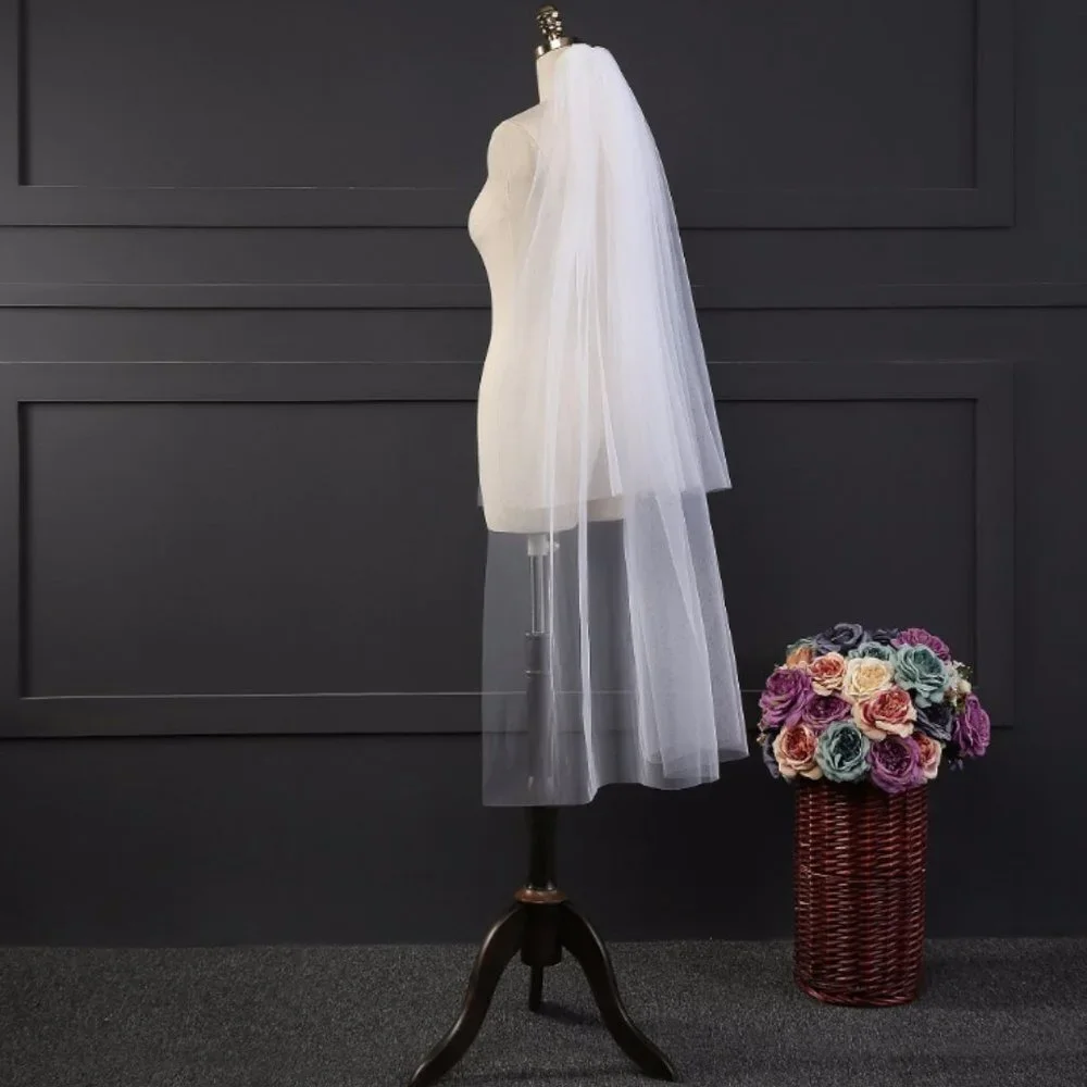 Wedding veil white bride bridal elegant beautiful knee medium tulle with comb